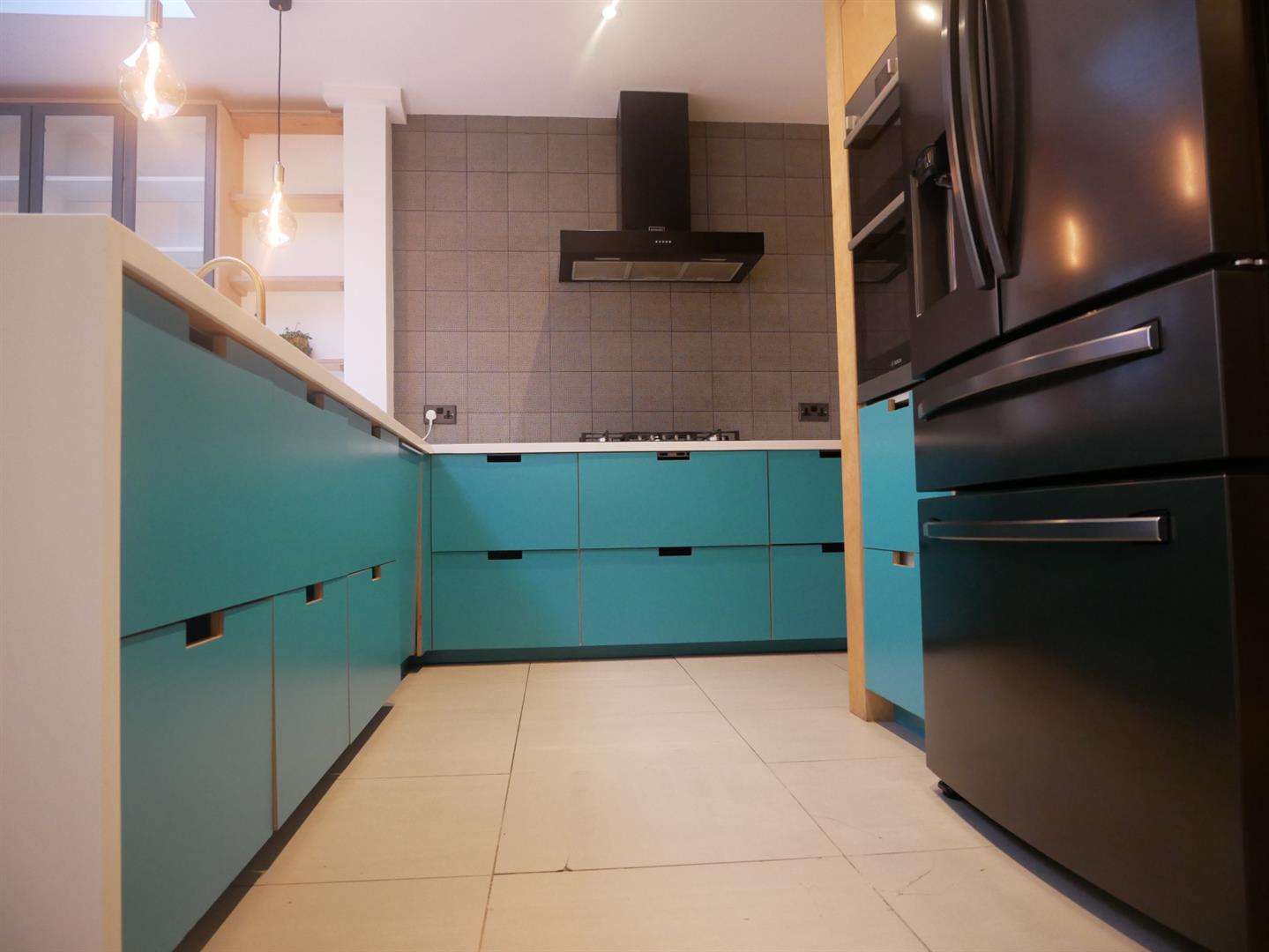 4 bed property in Brampton Road, London